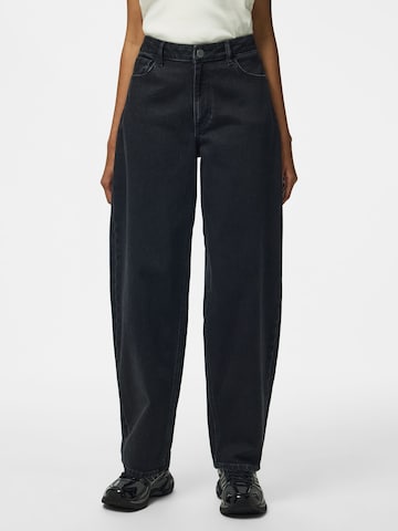 Barrel Jeans 'GRACE' di PIECES in nero: frontale