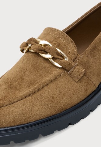 Chaussure basse 'Irma' ABOUT YOU en marron