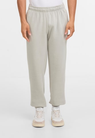 Urban Classics Tapered Hose 'Essential' in Grau: Vorderseite