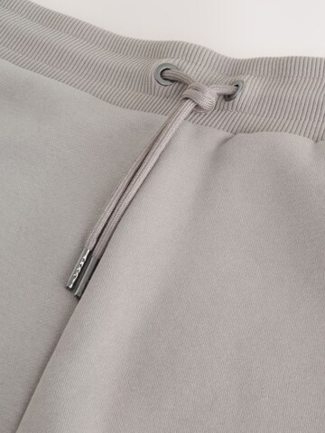 Next Regular Shorts in Grau