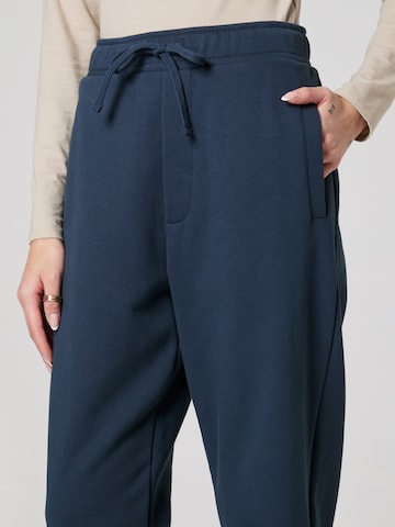 ABOUT YOU x Alvaro Soler Tapered Pants 'Matti' in Blue