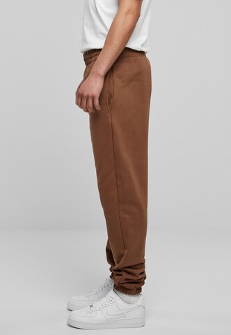 Tapered Pantaloni di Urban Classics in marrone