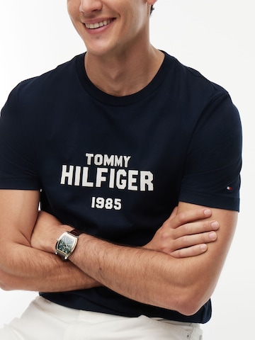 TOMMY HILFIGER Футболка 'Brand Love' в Синий