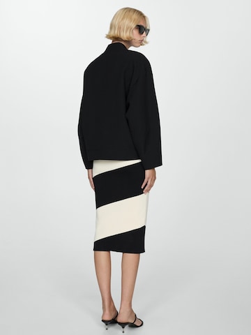 Veste mi-saison 'Art' MANGO en noir