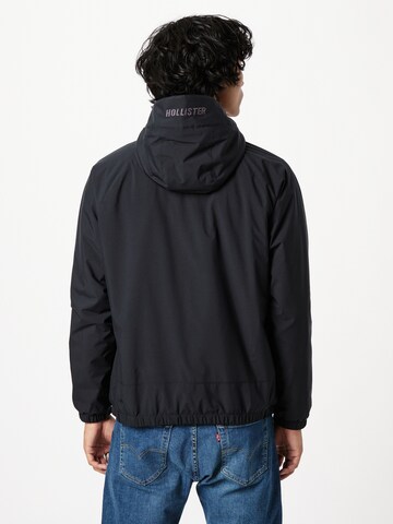 HOLLISTER Jacke in Schwarz