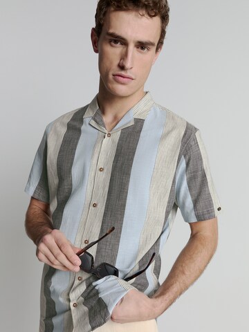 Coupe regular Chemise No Excess en bleu : devant