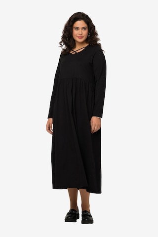 Robe Ulla Popken en noir : devant