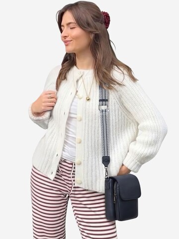 Magicshe Crossbody Bag in Black: front