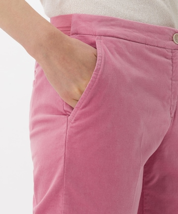 BRAX גזרת סלים מכנסיים מחויטים 'Maron' בפינק
