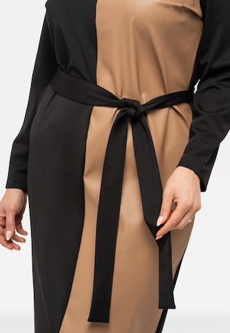 Robe 'Leslawa' Karko en beige