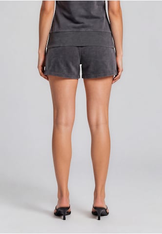 Felicious Regular Trousers in Black