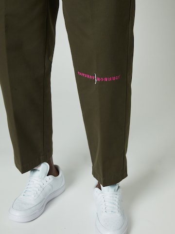 Loosefit Pantaloni cu dungă 'EDWIN' de la Pacemaker pe verde