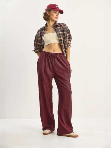 regular Pantaloni di Bianco Lucci in rosso
