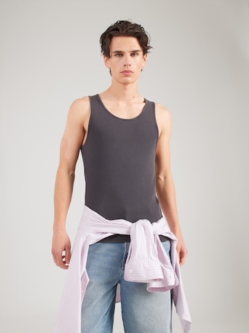 HOLLISTER Μπλουζάκι σε μαύρο: μπροστά