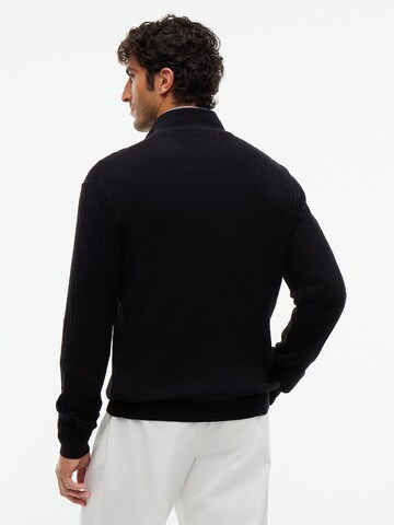 TOMMY HILFIGER Pullover in Schwarz