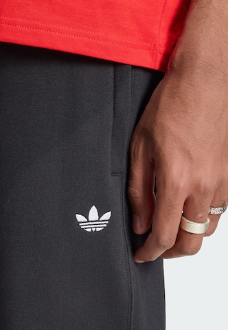 ADIDAS ORIGINALS Tapered Broek 'Trefoil Essentials' in Zwart
