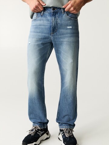 Pull&Bear Loose fit Jeans in Blue: front