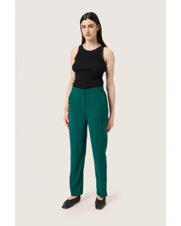 SOAKED IN LUXURY Regular Trousers with creases 'Shirley' in Green