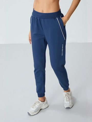 Tommy Life Tapered Sports trousers 'Jogginghose' in Blue