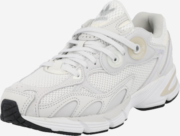 ADIDAS ORIGINALS - Zapatillas deportivas bajas 'Astir' en blanco: frente