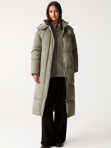 Pull&Bear Winter coat in Green: front