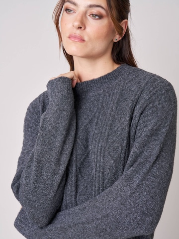 Robe Deeluxe en gris