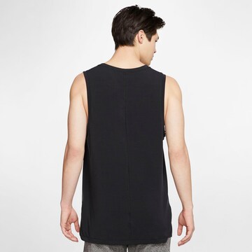 NIKE - Ajuste regular Camiseta funcional en negro