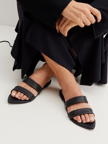 Karolina Kurkova Originals Mules 'Flores' in Black