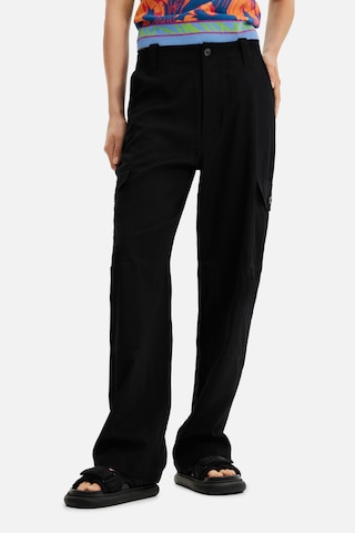 Regular Pantalon cargo Desigual en noir : devant