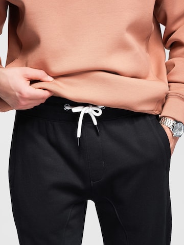 Effilé Pantalon de sport Ombre en noir