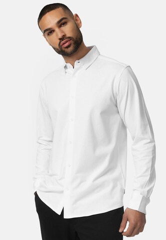 Coupe regular Chemise ' Theo ' INDICODE JEANS en blanc : devant