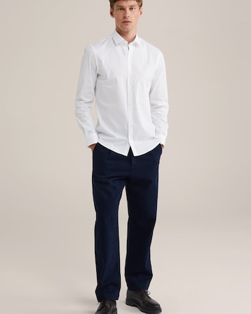 Coupe slim Chemise WE Fashion en blanc