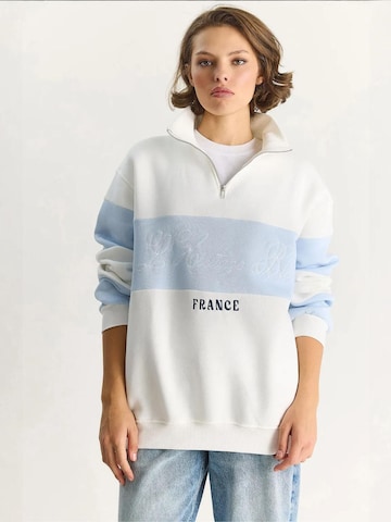 Bianco Lucci Sweatshirt in Blau: Vorderseite