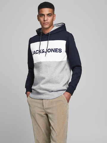 JACK & JONES جينز مضبوط كنزة رياضية بلون رمادي: الأمام