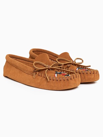 Minnetonka Mockasin i brun
