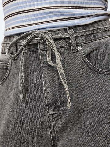 PIECES Baggy Jeans i grå