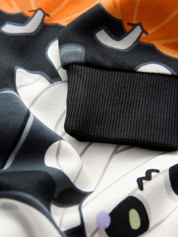 Pijamale de la Next pe negru