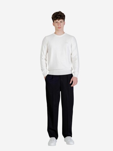 GUESS - Jersey 'KARIM' en blanco
