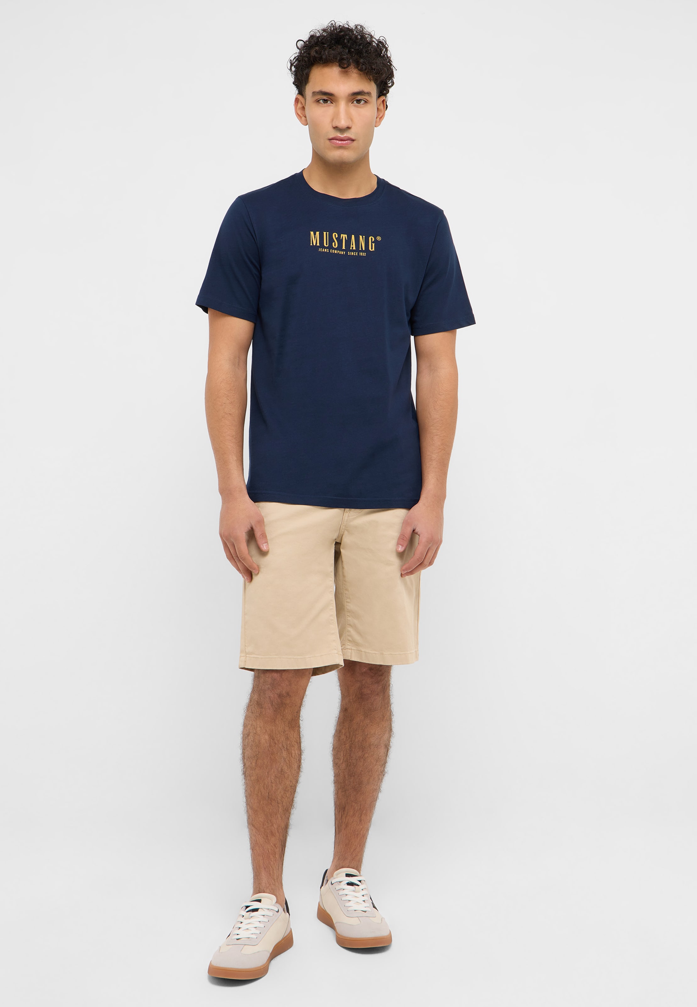 MUSTANG Slimfit Short 'Brad' in Beige: Vorderseite