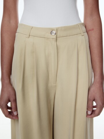 Loosefit Pantaloni 'Jocelyne' di EDITED in beige