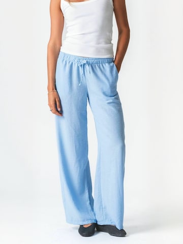 TEESHOPPEN - Regular Calças ' Lilly ' em azul