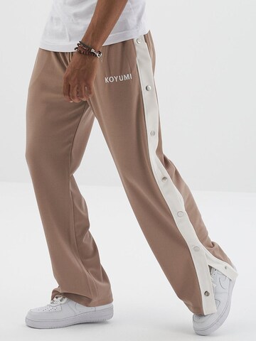Koyumi Regular Sporthose 'Druckknöpfen  mit weißen Streifen' in Beige