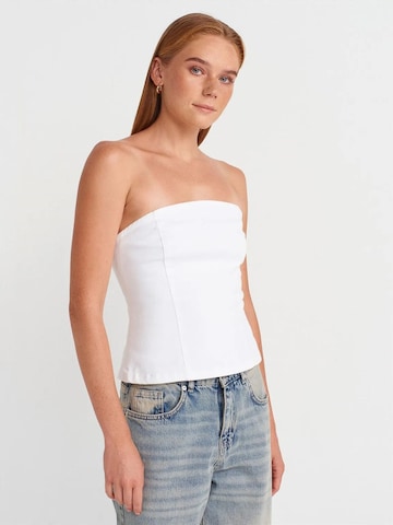 Dilvin - Blusa em branco: frente