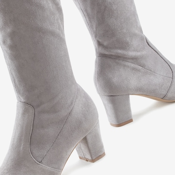 LASCANA T-Bar Sandals in Grey