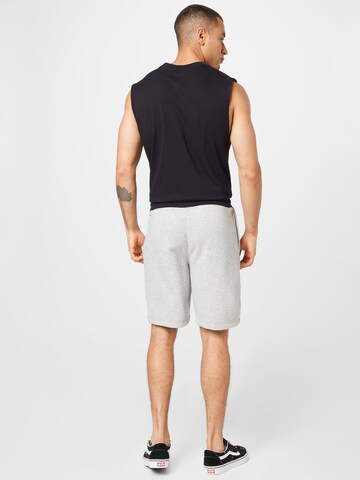 HOLLISTER Regular Shorts in Grau