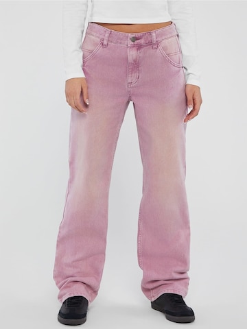 GUESS Loose fit Jeans 'Carpenter' in Pink: front