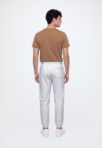 Tapered Pantaloni de la Abercrombie & Fitch pe gri