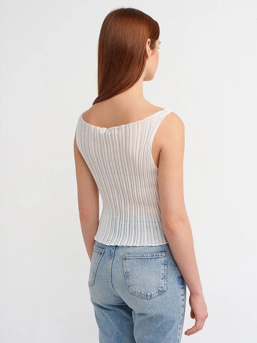 Top in maglia di Dilvin in bianco