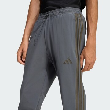 Coupe slim Pantalon de sport 'House Of Tiro' ADIDAS SPORTSWEAR en gris