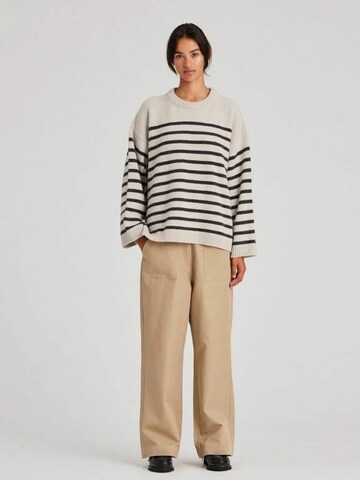 Gai+Lisva Oversized neulepaita ' Barbera ' värissä valkoinen